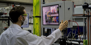 Inauguration of the newly constructed student lab "double tank system". Felix Fiedler presenting the electronics.