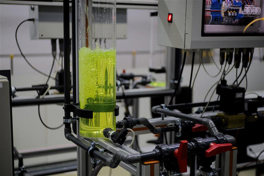 Inauguration of the newly constructed student lab "double tank system". Closeup of the tank being filled.
