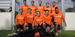 DYN/PAS BCI Cup team photo in front of the goal.